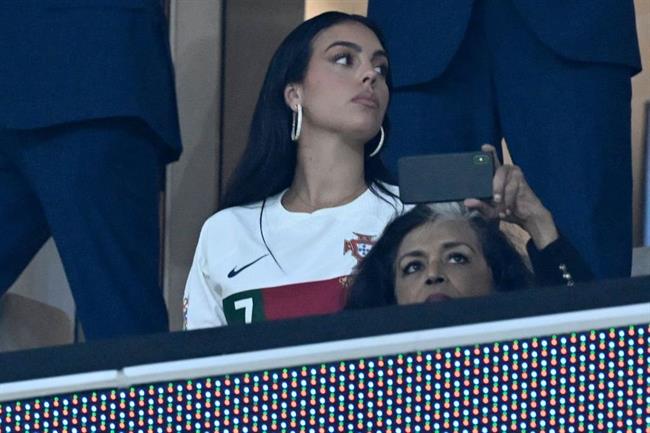 Bạn gái Ronaldo chỉ trích HLV Bồ Đào Nha